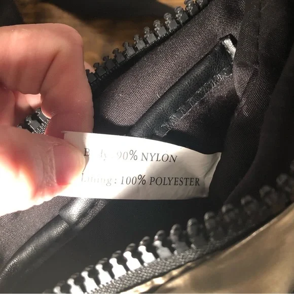 Sondra Roberts Squared Quilted Puffer crossbody clutch wristlet - Picture 6 of 12